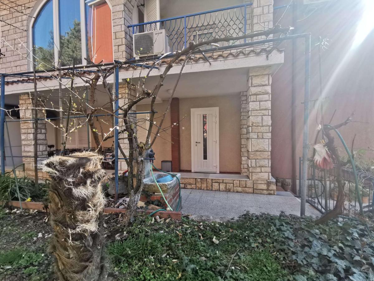 Pri Noni "Istracycle" Apartment Lucija Exterior photo